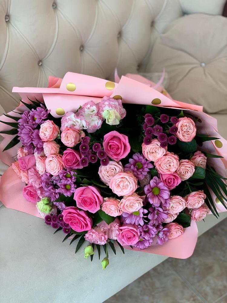 Букет цветов из: Хризантемы, Розы и Лизиантусы в Мучкапский