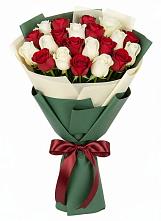 Букет Микс из красных и белых роз в Мучкапский