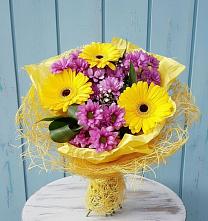 Букет цветов из:  Хризантемы и Герберы в Мучкапский