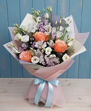 Букет цветов из:  Лизиантусы, Розы, Альстромерии и Гипсофила в Мучкапский