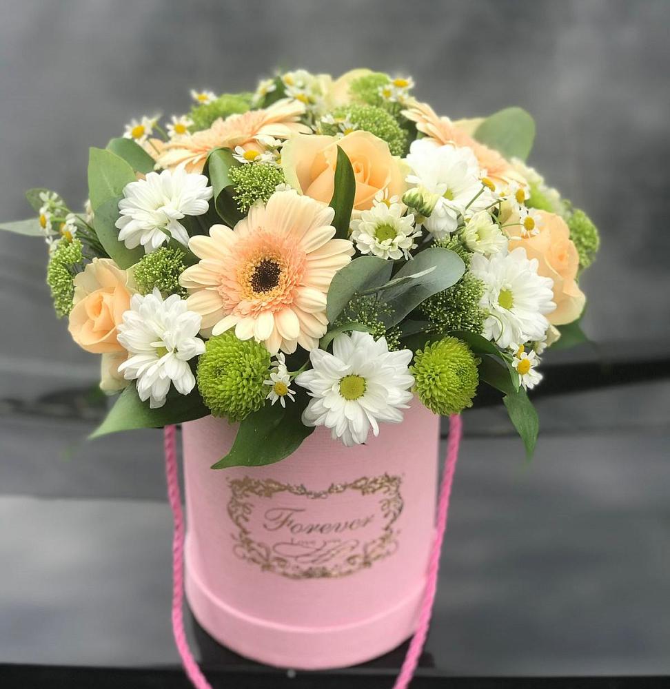 Цветочная композиция из Розы, Герберы и Хризантемы в шляпной коробке в Мучкапский