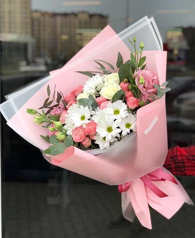 Букет цветов из: Розы, Лизиантусы и Хризантемы в Мучкапский