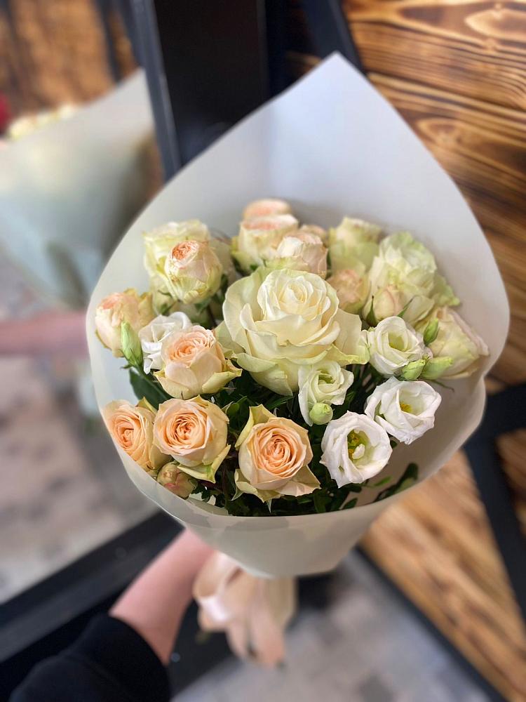 Букет цветов из: Розы и Лизиантусы в Мучкапский